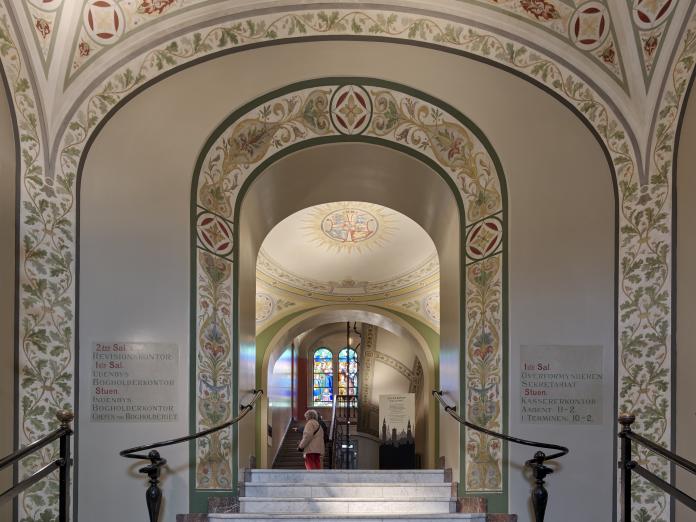 Forhallen og trappen op til denne