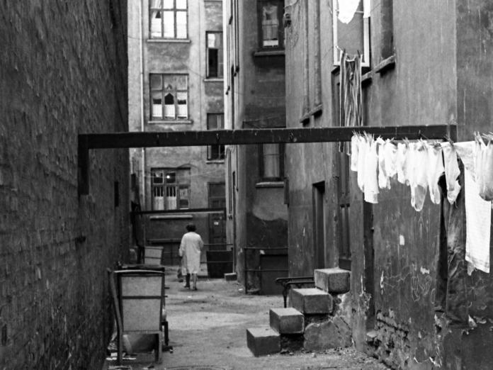 sort hvid, baggård, westend