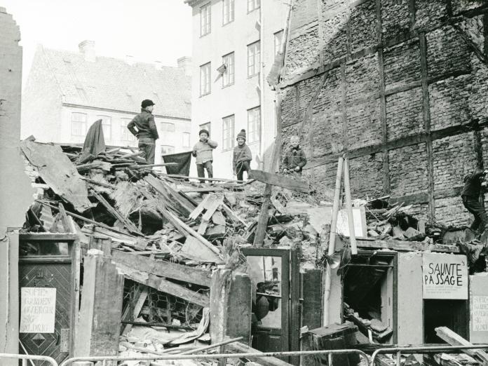 Sort hvid, Saute Passage