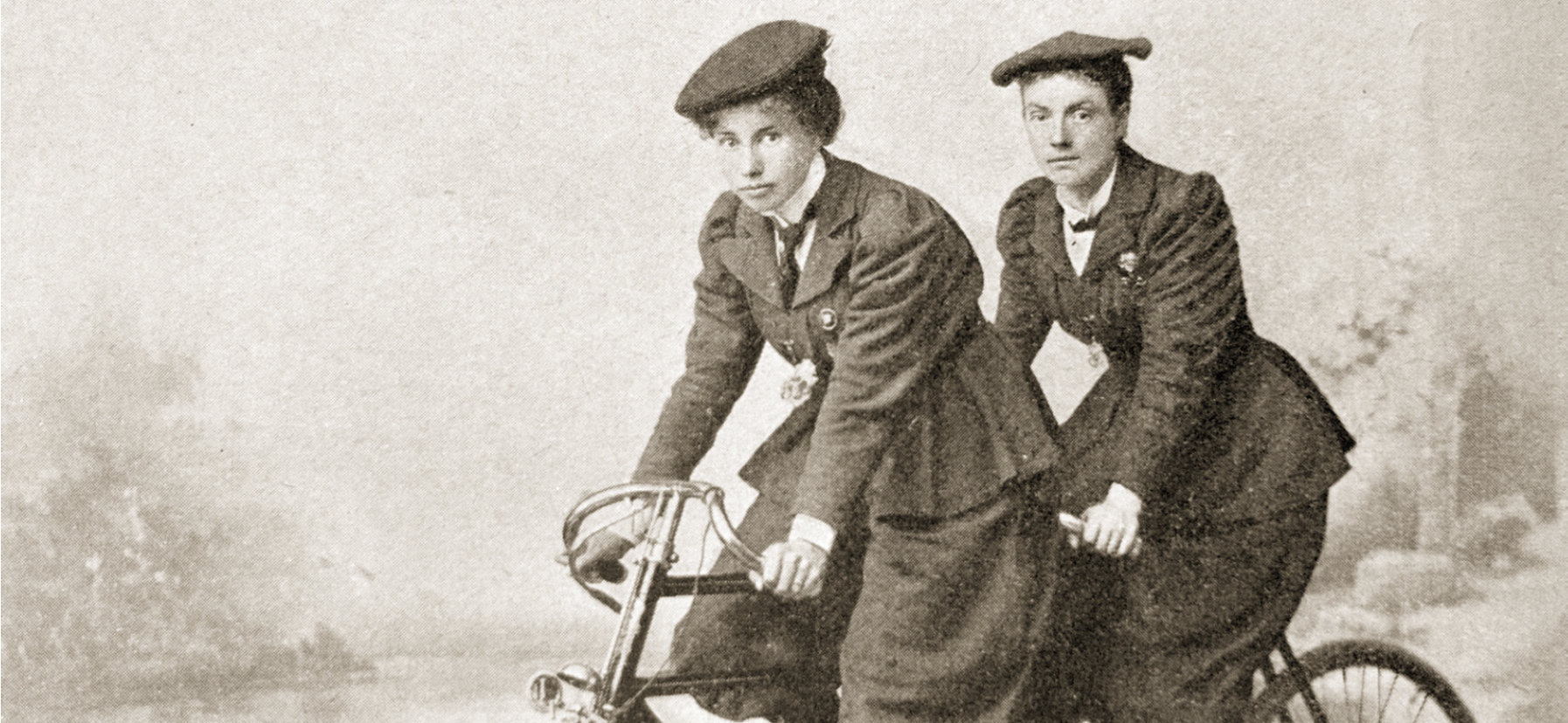 To damer på tandemcykel, ca. 1898