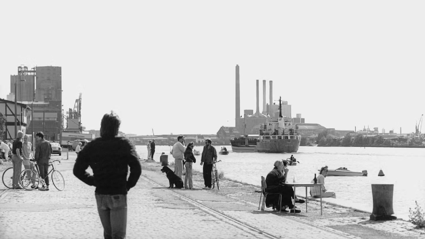 Julie Rønnow, havn, sort hvid