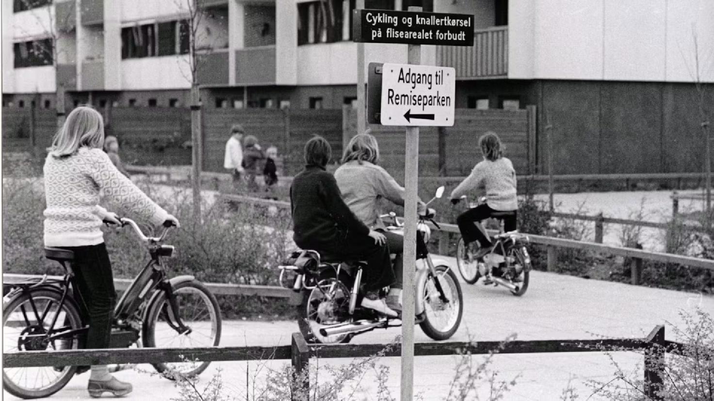 Julie Rønnow, unge, sort hvid