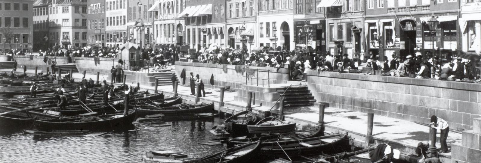 Sort-hvid foto af Gammel Strand i perioden 1890 – 1910