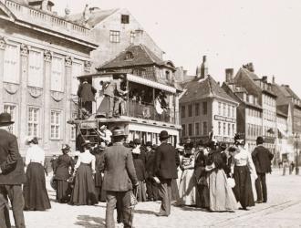 Dobbeltdækkersporvogn på Kongens Nytorv, 1897