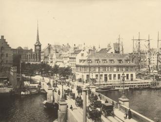 Sort-hvid foto af Christianshavn set fra Knippelsbro